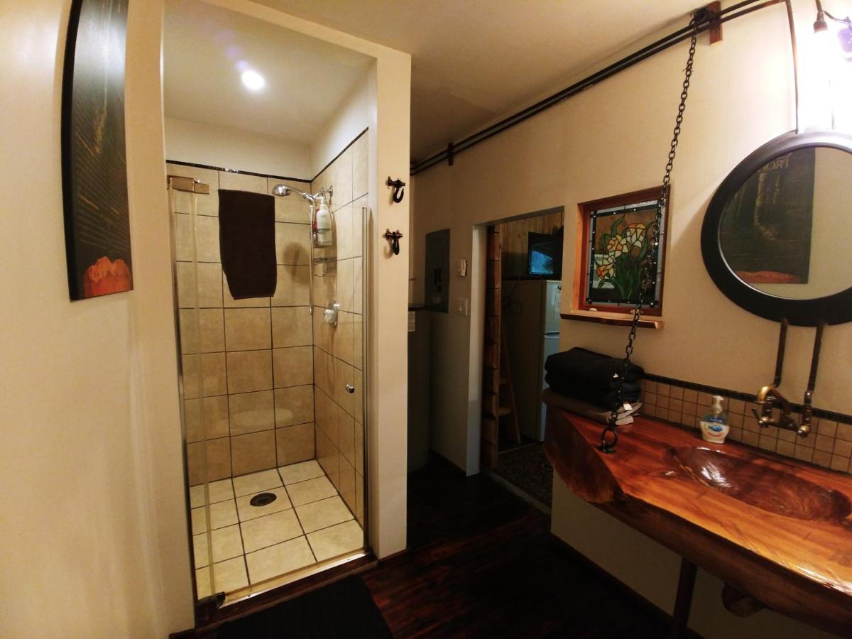 ホテル Bone Creek Wilderness Retreat ブルーリバー エクステリア 写真