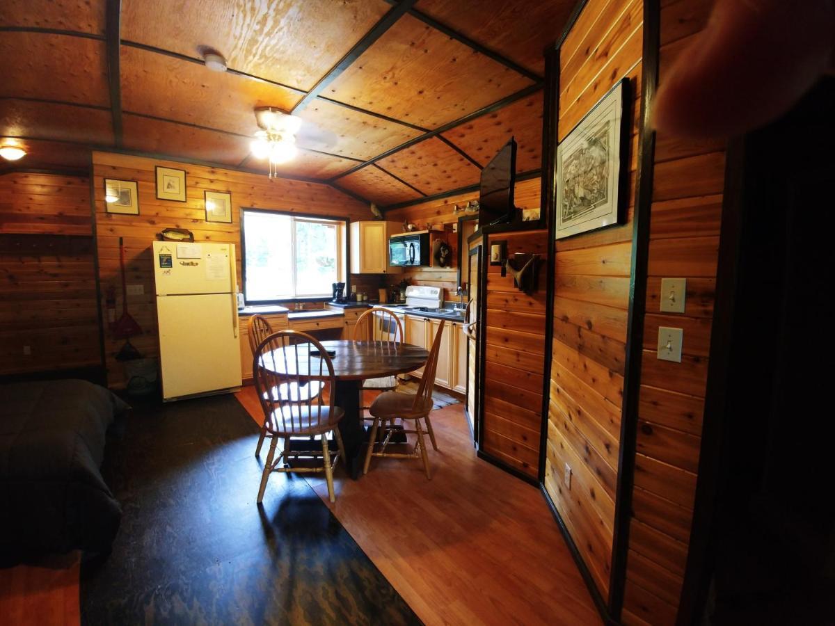 ホテル Bone Creek Wilderness Retreat ブルーリバー エクステリア 写真