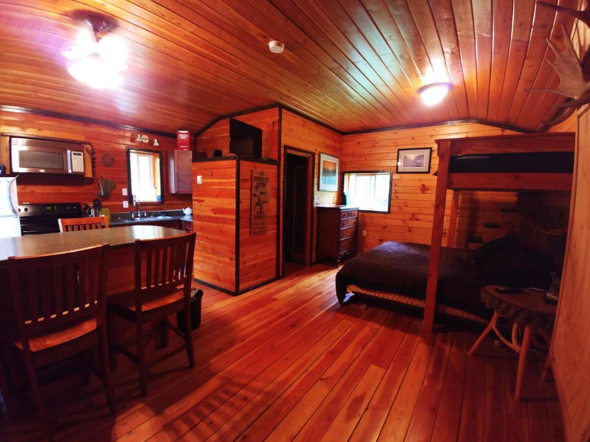 ホテル Bone Creek Wilderness Retreat ブルーリバー エクステリア 写真